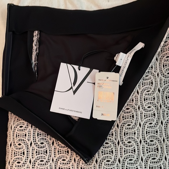 Diane von Furstenberg skirt with lace pattern detail. Size 4. - Picture 3 of 5